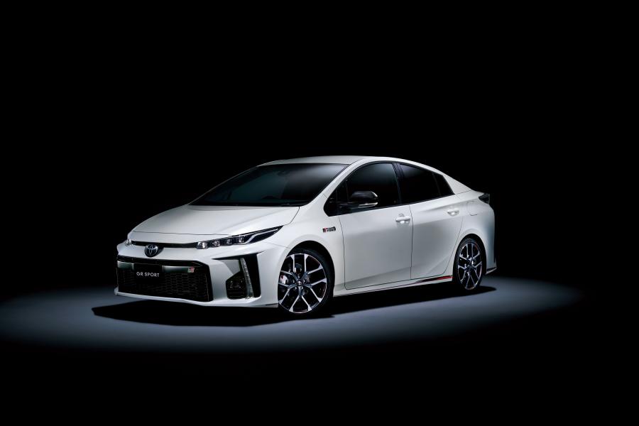 Toyota Prius PHV GR Sport (JP) '2017
